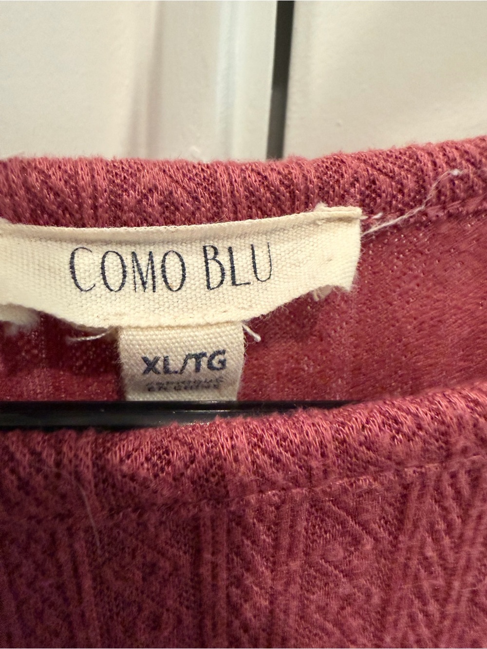 COMO BLU Women's Rose Knit Crew Neck Sweater